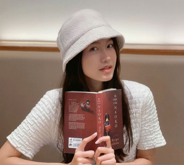 Nhưng Doãn Hải My cũng không phải quá buồn dù bị bạn “dìm” nhưng nhan sắc và thần thái của "bạn gái tin đồn" Đoàn Văn Hậu cũng nhận vô vàn lời khen từ fan.