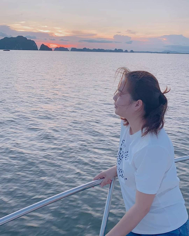 Tuy không rõ Thuý Kiều đang gặp phải chuyện gì nhưng dân tình để ý rằng phong cách đáp trả của cô đang có những nét giống "nữ hoàng nội y".