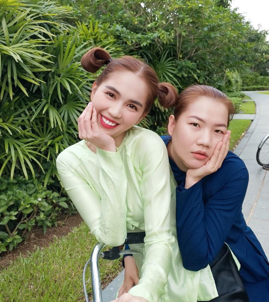 Hiện chưa rõ chuyện gì khiến trợ lý Ngọc Trinh đăng status cực căng và dân tình vẫn chờ đợi một câu trả lời chính thức của "chủ thớt".