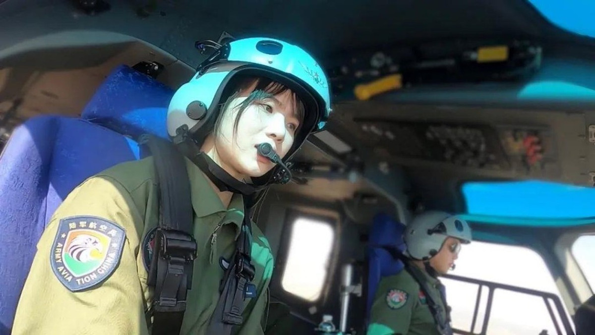 Theo tìm hiểu, Từ Phong Xán sinh năm 1999, quê ở Chiết Giang. Sinh ra trong gia đình có bố mẹ là giáo viên, cô gái này thích đọc sách và nghiêm túc trong học tập.