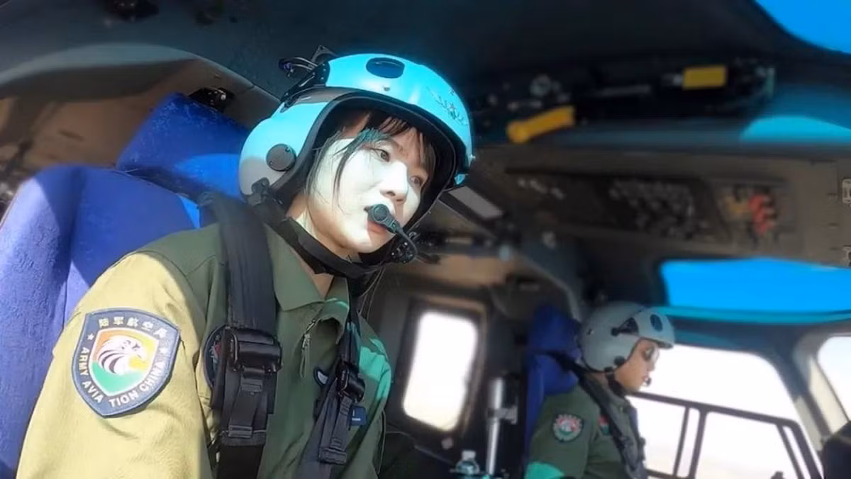 Theo tìm hiểu, Từ Phong Xán sinh năm 1999, quê ở Chiết Giang. Sinh ra trong gia đình có bố mẹ là giáo viên, cô gái này thích đọc sách và nghiêm túc trong học tập.