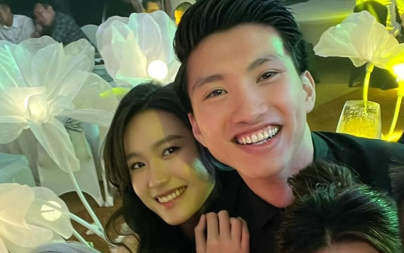 Cũng giống như cặp đôi Quang Hải - Chu Thanh Huyền, thời gian qua, Đoàn Văn Hậu và Doãn Hải My thường xuyên xuất hiện cùng nhau trong đám cưới hội cầu thủ.