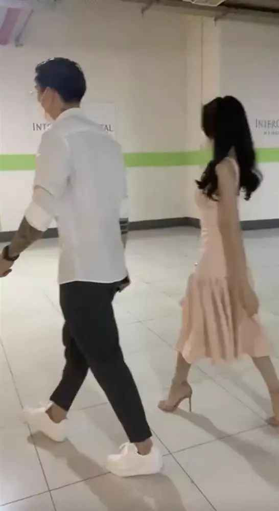 Mới đây dân mạng "khui" ra chuyện Đoàn Văn Hậu hộ tống bạn gái Doãn Hải My đi dự đám cưới Chinh "Đen",