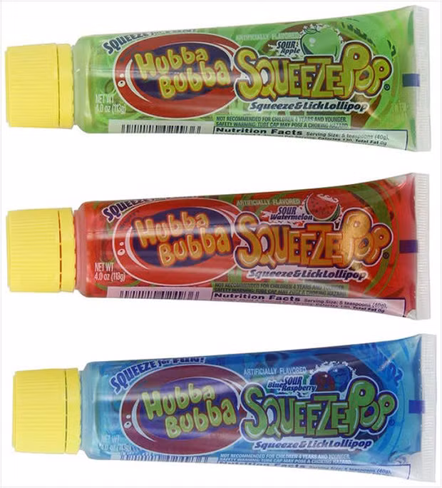 Squeeze Pop là một loại kẹo mà khi ăn, bạn phải bóp chất lỏng từ những thứ này vào miệng. Chúng có đủ màu sắc khác nhau với hương trái cây ngọt thơm, là món khiến con nít khi xưa mê mệt.