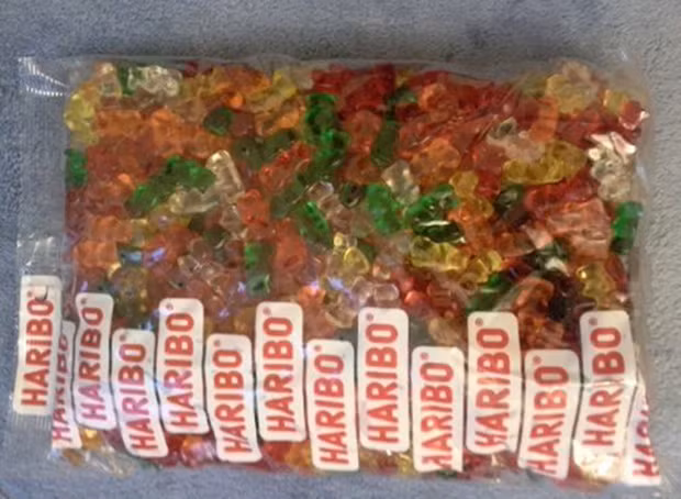 Nhắc đến những loại kẹo dẻo lừng danh nhất thế giới, không thể nào bỏ qua sản phẩm hình con gấu đủ màu sắc dễ thương đến từ hãng Haribo Sugar.