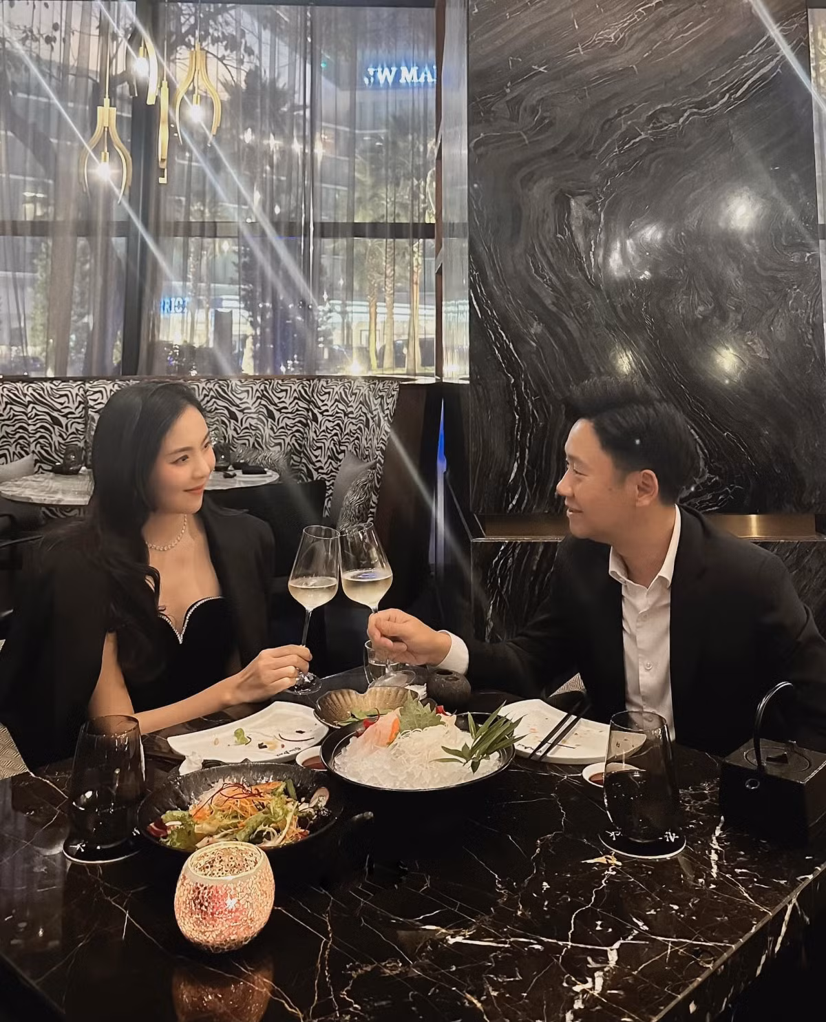 Ngoài những giờ lên sóng VTV, Mai Ngọc có thú vui với bộ môn golf đã nhiều năm nay. Golf giúp người đẹp giải tỏa sau những giờ làm việc căng thẳng, duy trì vóc dáng đẹp, cân đối.