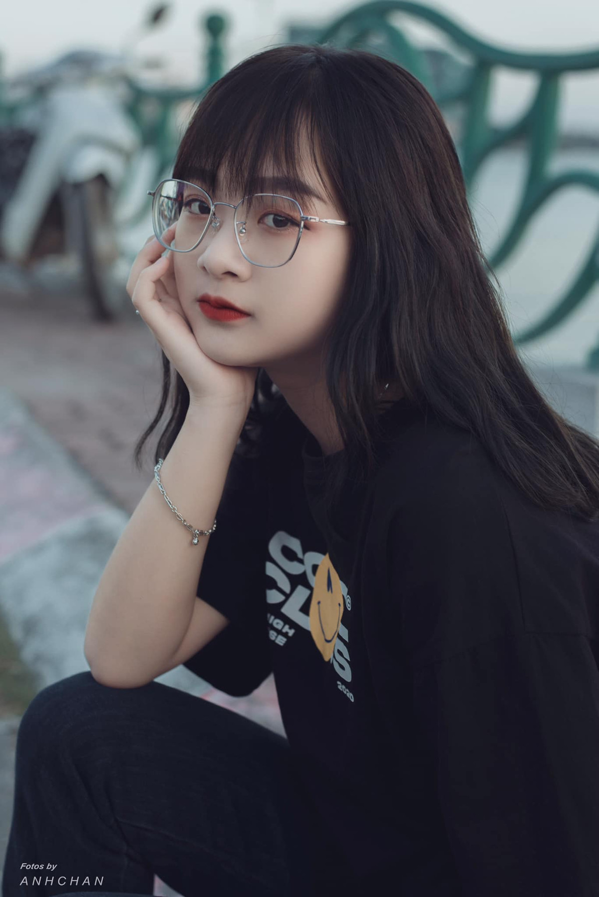 Trong một clip TikTok của mình, nữ streamer này thừa nhận thu nhập từ chơi bi a trong 1 tháng cũng kiếm được 100 triệu đồng. Rất nhiều bình luận thể hiện sự ngạc nhiên và ngưỡng mộ đã gửi đến Gấm Kami khi có thu nhập khủng như vậy.