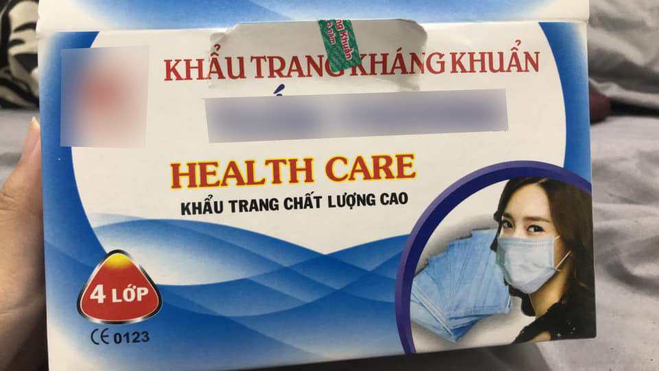 Trước hình ảnh IU bán cây cảnh Tết, trên mạng xã hội, không ít lần các bạn trẻ “hú hồn” khi thấy hình ảnh các idol Hàn Quốc của mình in trên các sản phẩm, biển quảng cáo của một số thương hiệu, doanh nghiệp nhỏ ở Việt Nam.