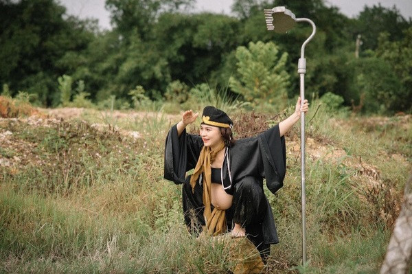 Không phải tiên nữ xinh đẹp với vóc dáng nuột nà, mẹ bầu khi lựa chọn hóa thân thành nhân vật trong Tây Du Ký đã không ngần ngại mà cosplay luôn anh chàng “nặng cân” Trư Bát Giới.