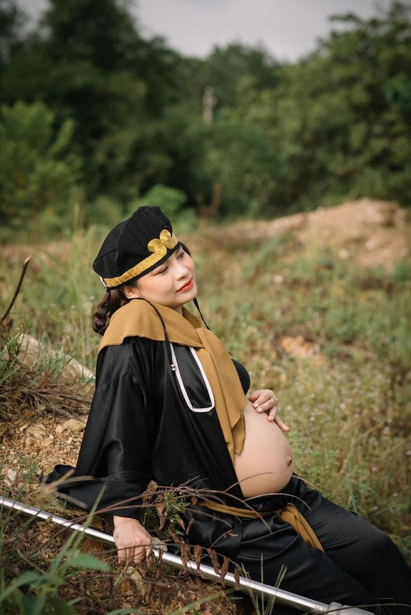 Cosplay Tru Bat Gioi cuc chat, me bau khien netizen cuoi 