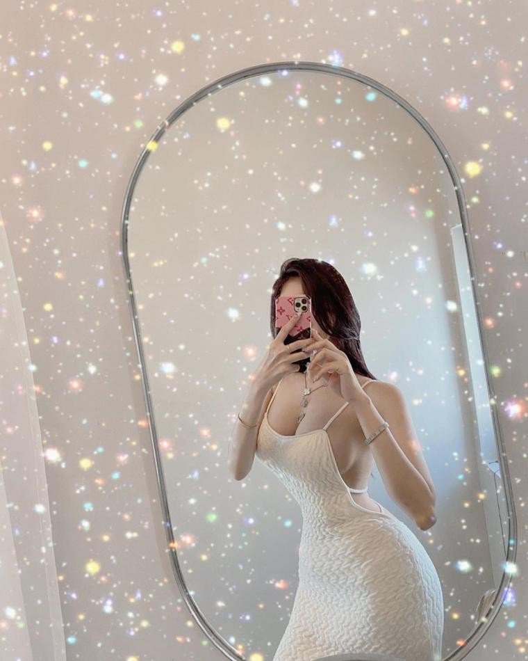 Tuy nhiên, những outfit đi làm của Ange vẫn bị đánh giá là không phù hợp với môi trường công sở vì nhiều nơi yêu cầu nhân viên nữ phải ăn mặc kín đáo, chỉn chu.