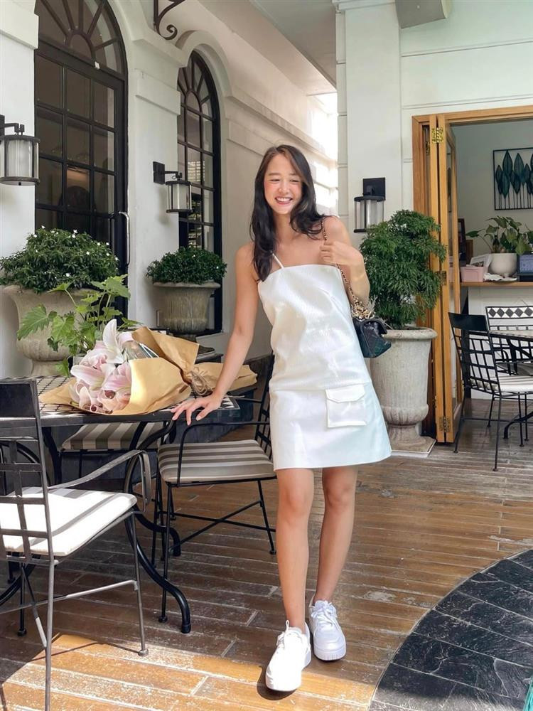 Người đẹp SN 1992 sở hữu cuộc sống sang chảnh, thường xuyên có những chuyến đi du lịch, khám phá các quốc gia trên thế giới.