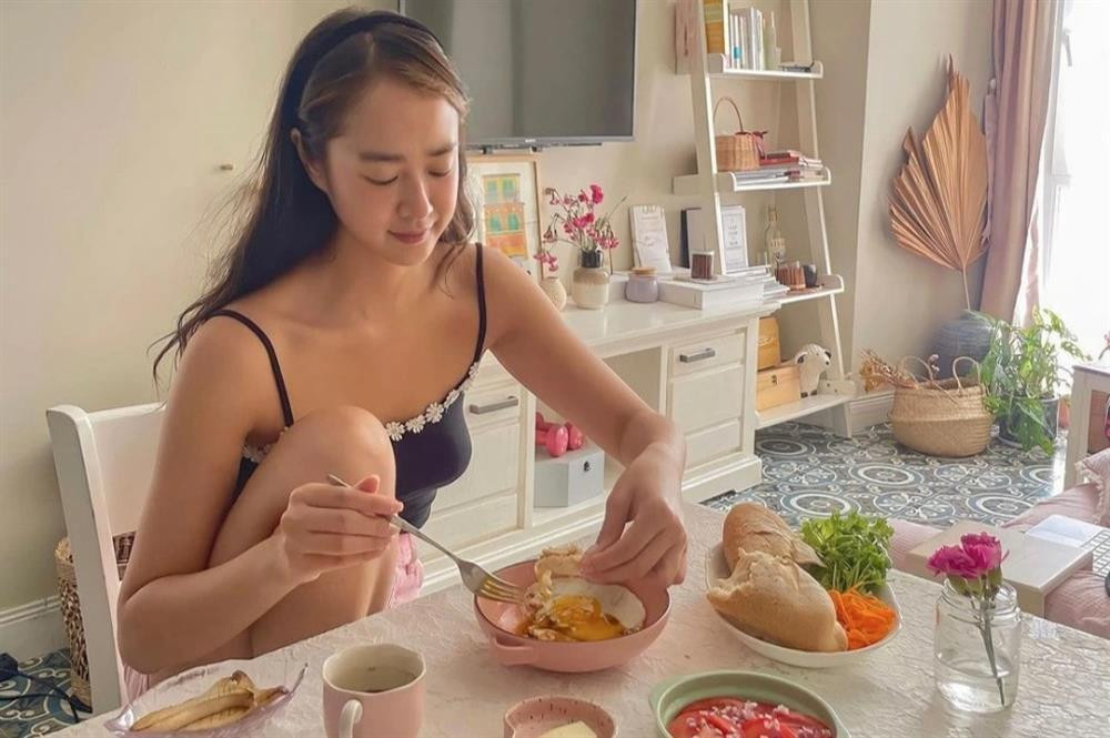 Trải qua khoảng thời gian dài lập nghiệp tại TPHCM, Amandine Thùy Trinh nhanh chóng có được một số thành công trong sự nghiệp và sở hữu cuộc sống đáng mơ ước.