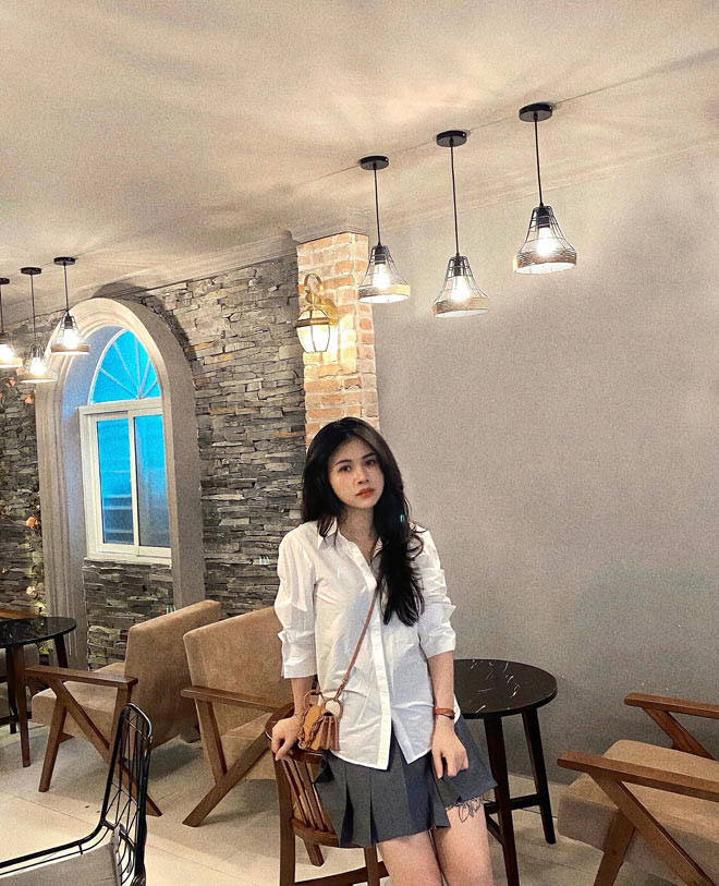 Cuối cùng, Lan Anh chọn cách giảm cân bằng thực phẩm chức năng, kết hợp chế độ ăn khoa học. Không ít người phê phán phương pháp giảm cân này, bản thân cô cũng biết đó không phải là cách tốt nhất nhưng vì muốn trút bỏ những tảng mỡ nặng nề trên cơ thể, cô nàng chấp nhận.