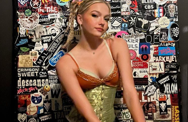 Với những thiết kế giống hot girl nước Mỹ, các bạn cần chú trọng chọn nội y là miếng dán vòng 1 hoặc áo ngực không dây, không viền.