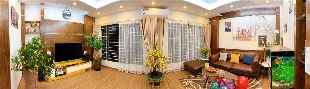 "Tết len lỏi vào từng góc nhỏ của tổ ấm. Xinh lắm ý, yêu lắm ý. Làm lụng chăm chỉ suốt năm chỉ để mấy ngày Tết được thảnh thơi chăm chút từng cái lá, từng bông hoa... Cuộc đời vẫn đẹp sao”...ông giáo nhỉ?", dòng tâm sự của Hoàng Linh kèm theo rất nhiều ảnh về ngôi nhà mới.