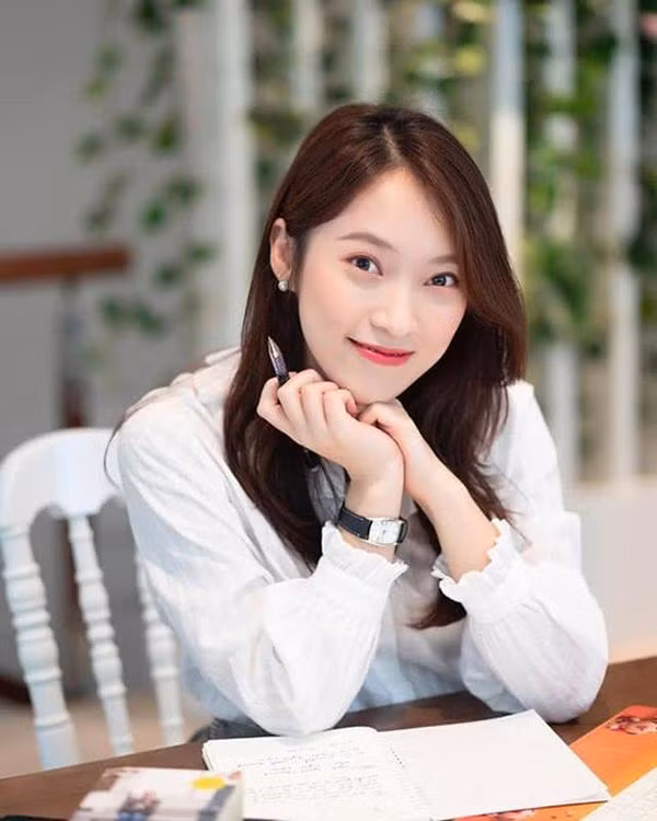 Bản thân nữ MC phải làm sao tạo ra được màu sắc riêng cho mình mà vẫn không làm đi nét đặc sắc, riêng biệt mà hơn 20 năm nay chương trình Đường lên đỉnh Olympia đã gây dựng.