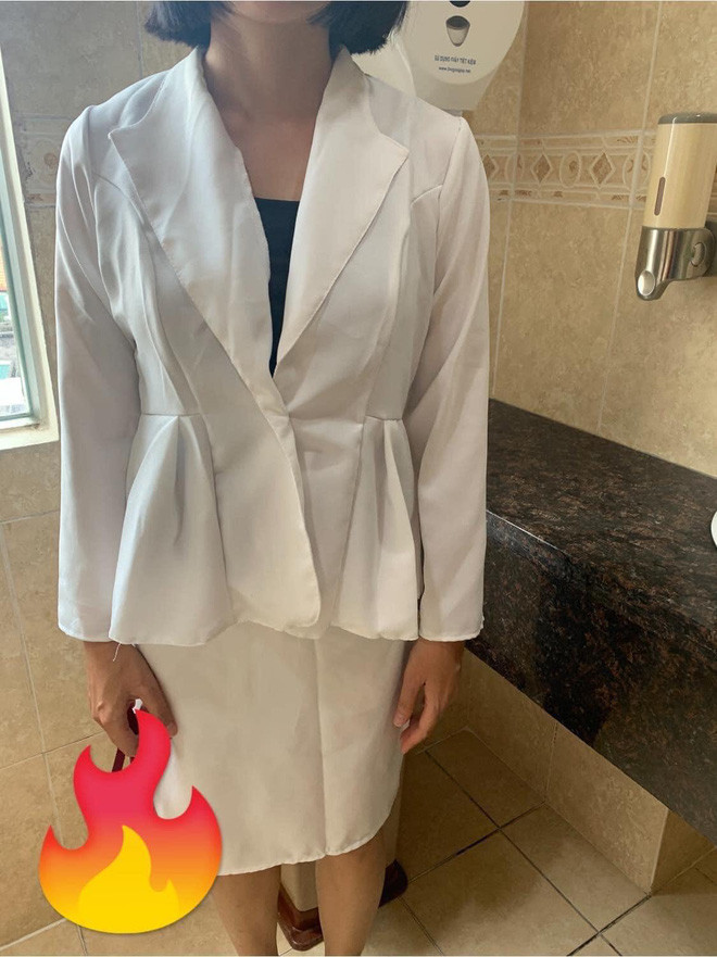 Tuyết Nhung hí hửng khi săn được set đồ với giá khá hời và quyết định liên hệ shop đặt mua. Đặc biệt, phía cửa hàng còn nói rõ khách sẽ được kiểm tra hàng trước khi nhận, nên cô gái trẻ càng thêm củng cố niềm tin.