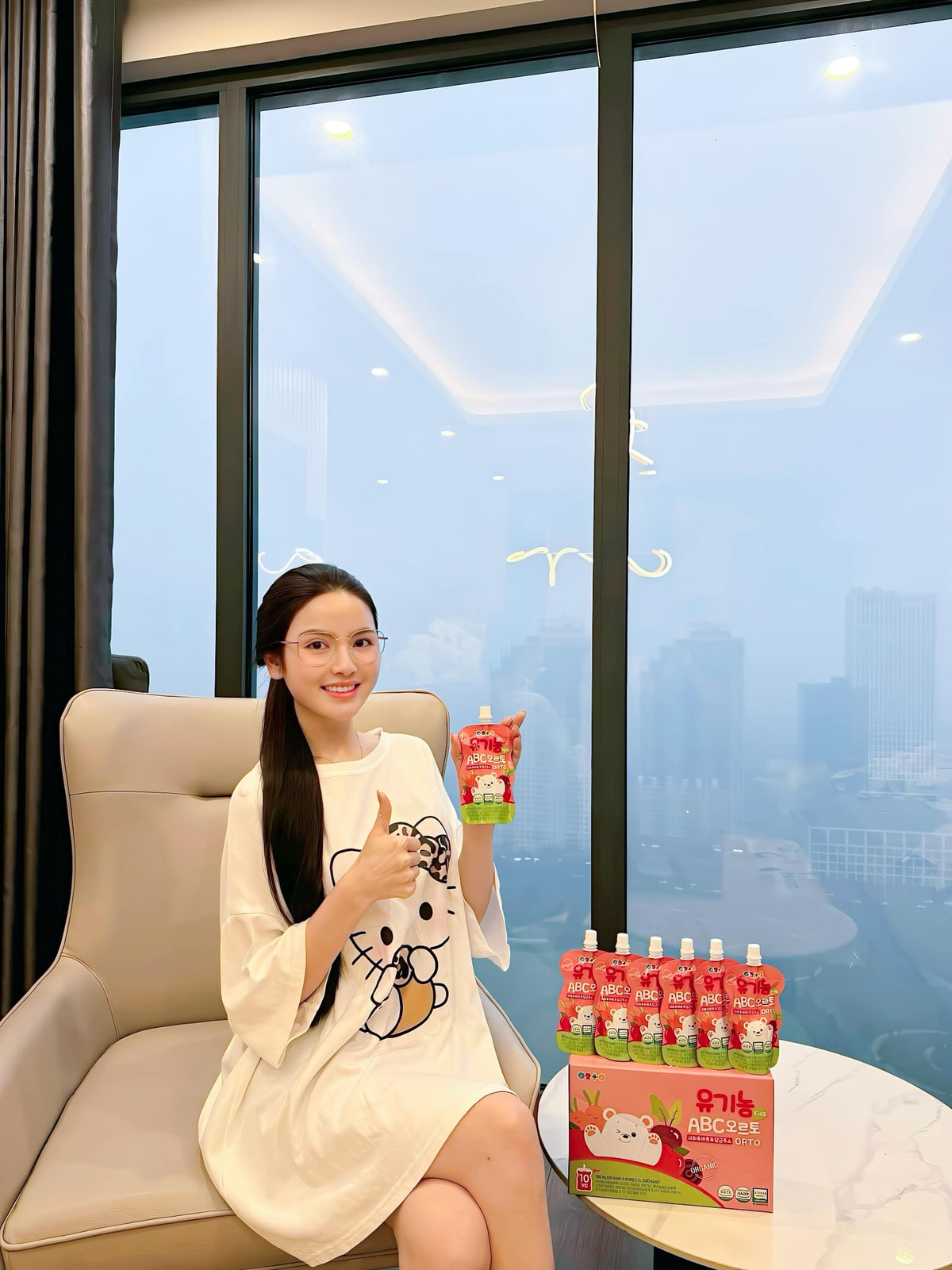 Ngoài ra, Chu Thanh Huyền còn là người đại diện pháp luật của hộ kinh doanh mỹ phẩm Hàn Quốc. Hiện hộ kinh doanh này đã ngừng hoạt động.