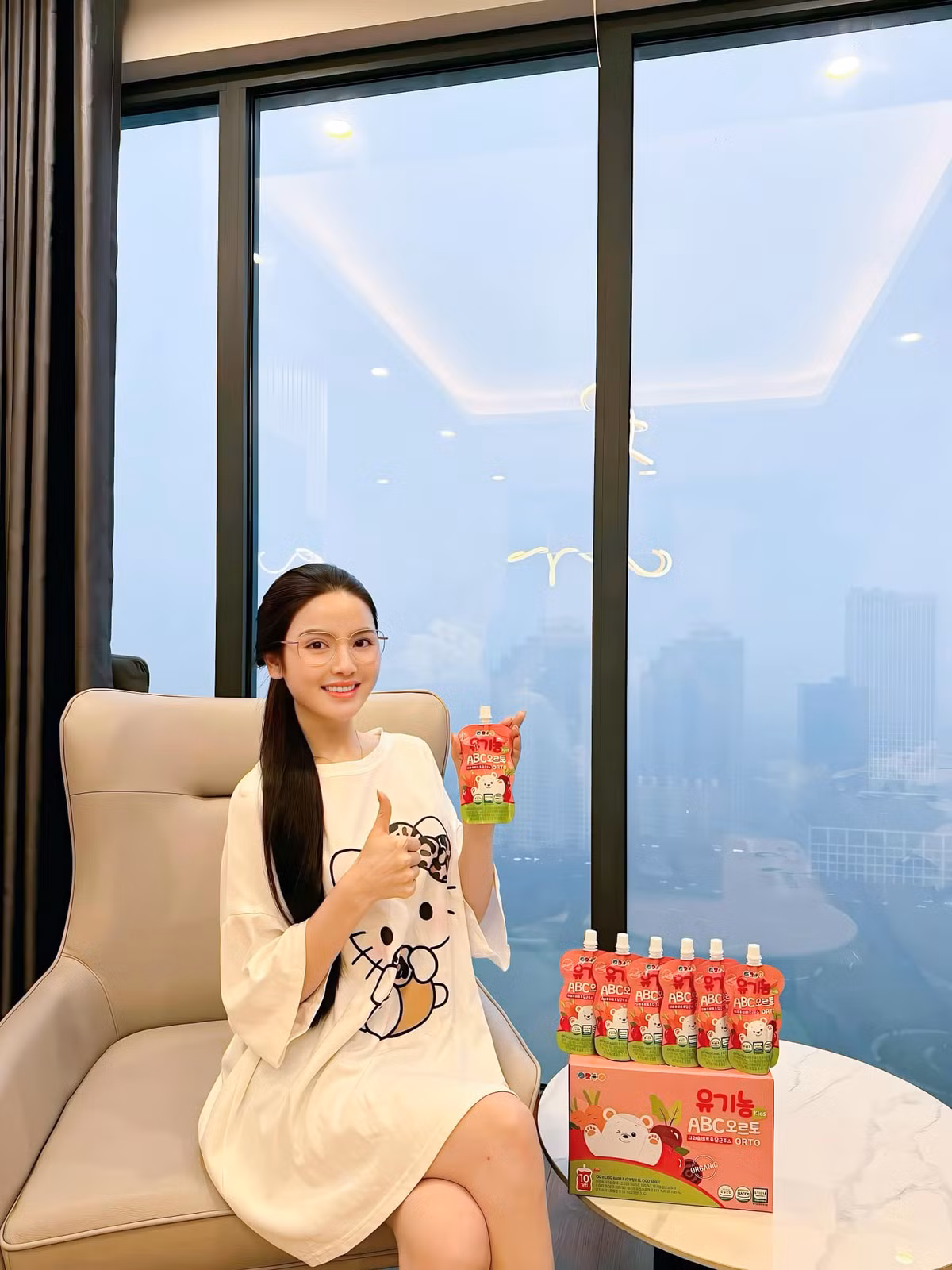 Ngoài ra, Chu Thanh Huyền còn là người đại diện pháp luật của hộ kinh doanh mỹ phẩm Hàn Quốc. Hiện hộ kinh doanh này đã ngừng hoạt động.