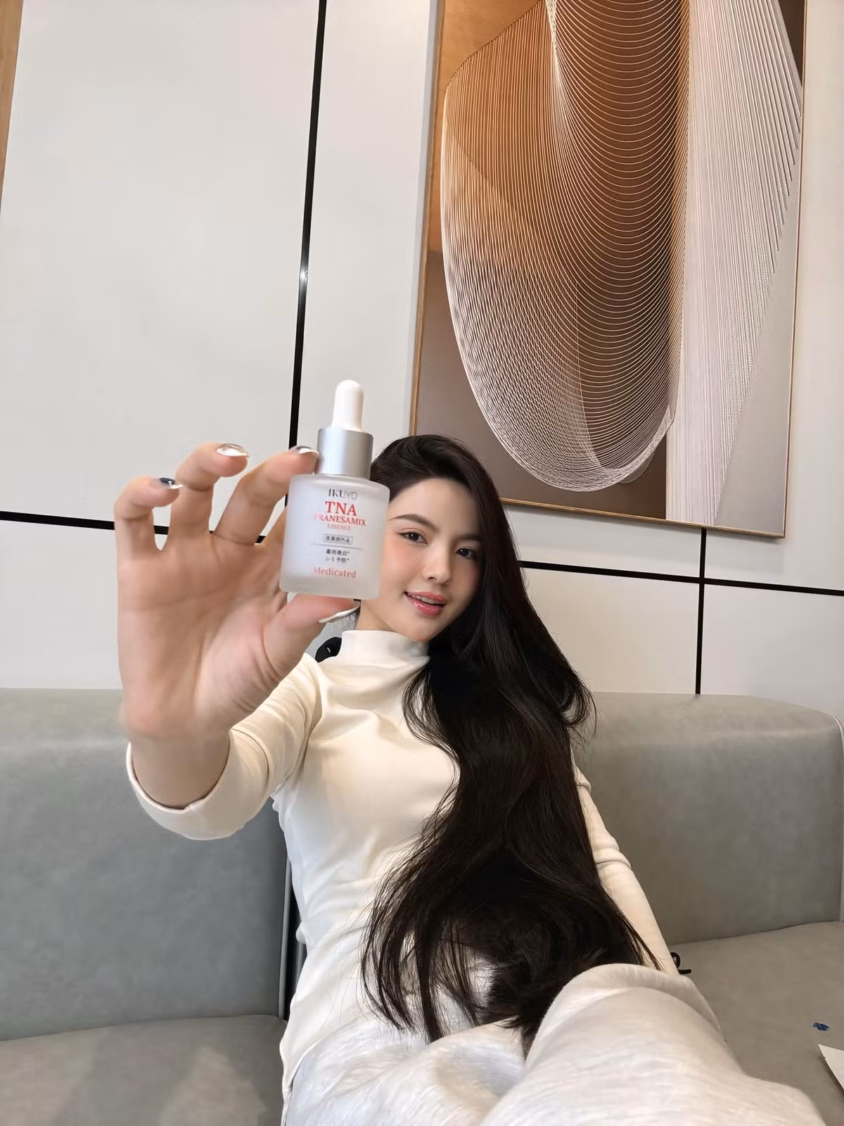 Ngành nghề kinh doanh chính của công ty do Chu Thanh Huyền đứng tên là buôn bán thực phẩm. Ngoài ra, công ty này còn có các ngành khác như bán buôn nước hoa, hàng mỹ phẩm và chế phẩm vệ sinh - bán buôn vali, cặp, túi, ví, hàng da và giả da khác.