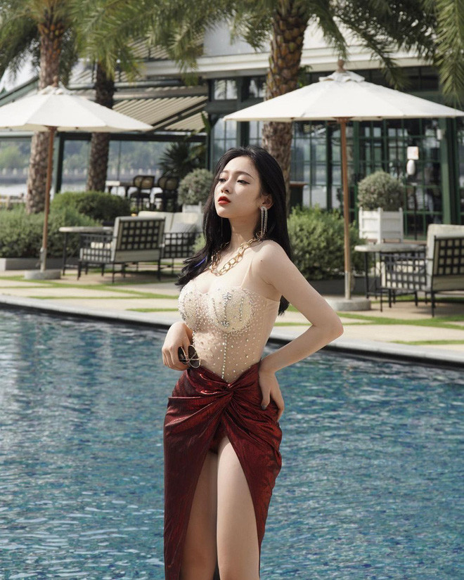 Hình ảnh thả rông vòng 1 lan truyền, danh tính người này cũng nhanh chóng được tìm ra. Gương mặt tưởng lạ mà hóa rất quen trong làng game Việt.