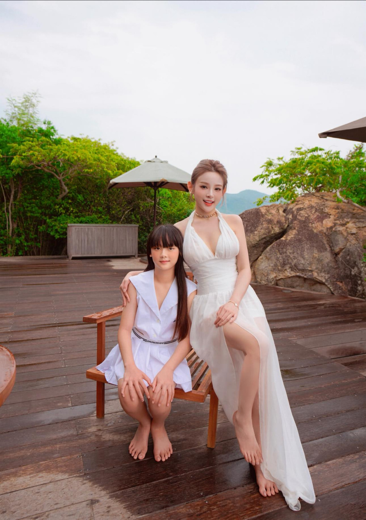 Bên cạnh đó, mới 11 tuổi nhưng Củ Cải đã sở hữu chiều cao gần bằng mẹ, cùng vóc dáng thanh mảnh khiến nhiều người phải dành lời khuyên cho "Chị đẹp" là tương lai nên để con gái đi thi hoa hậu.