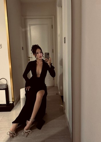 Ở tuổi 34, Thanh Thảo cuốn hút người nhìn bởi gương mặt sắc sảo và vóc dáng thon gọn.