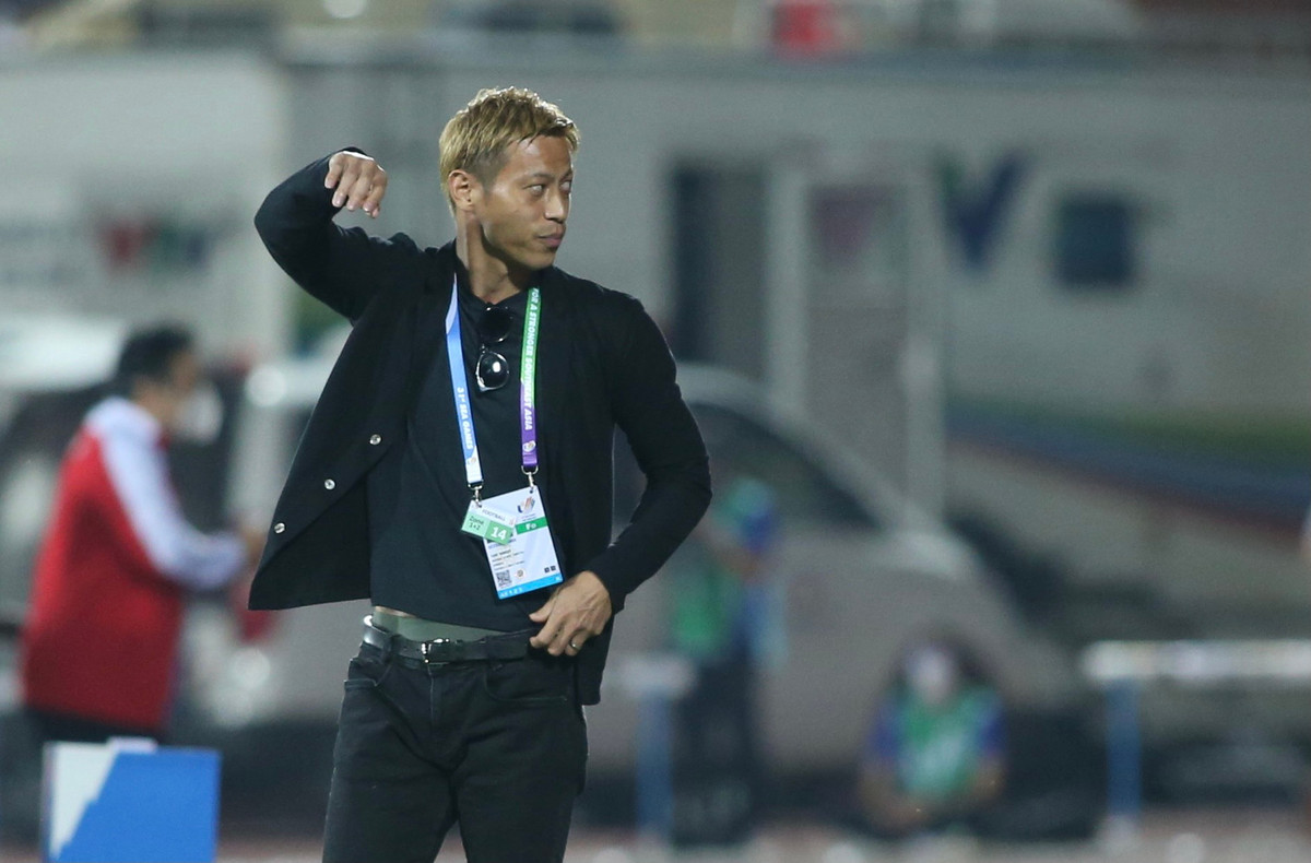 Đến với bóng đá Campuchia từ năm 2018 nhưng HLV Keisuke Honda chưa để lại nhiều ấn tượng, thứ mà ông thầy người Nhật làm được cho các "chiến binh Angkor" có chẳng cũng chỉ là những phát ngôn gây sốc.