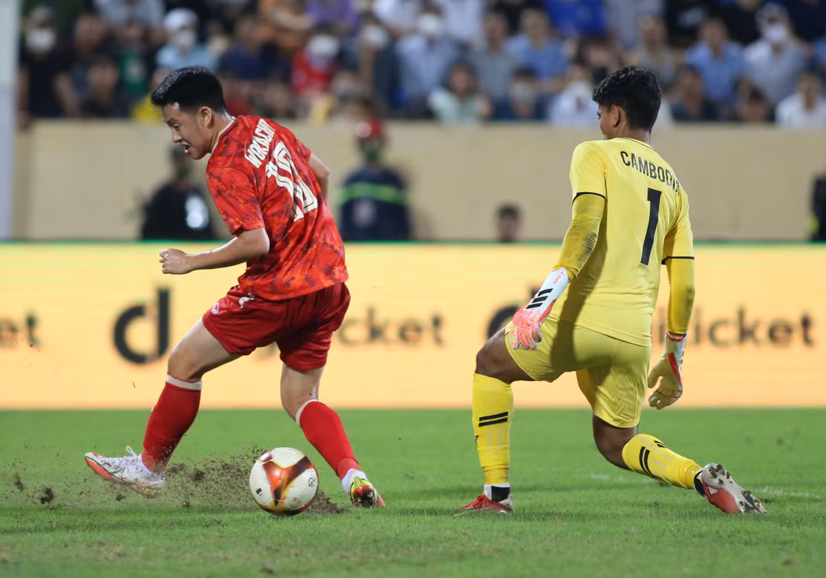 Dù vùng lên đáp trả nhưng với thực lực, U23 Campuchia chưa xứng tầm khiến U23 Thái Lan phải lo lắng.