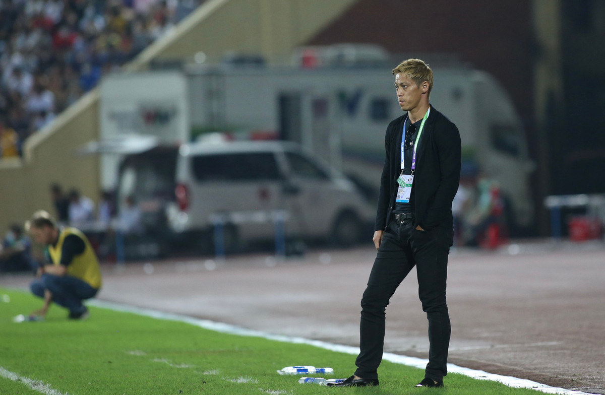 Hiệp 1 diễn ra được 2/3 thời gian, U23 Campuchia đã phải nhận tới 3 bàn thua và kết cục trận đấu an bài ngay trong 45 phút đầu.