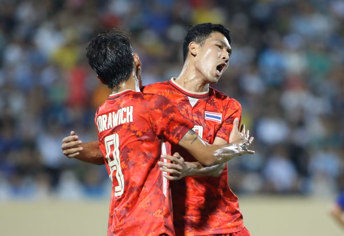 Đúng như dự đoán, với sức mạnh vượt trội, U23 Thái Lan nhanh chóng chiếm thế áp đảo và có bàn thắng sớm.