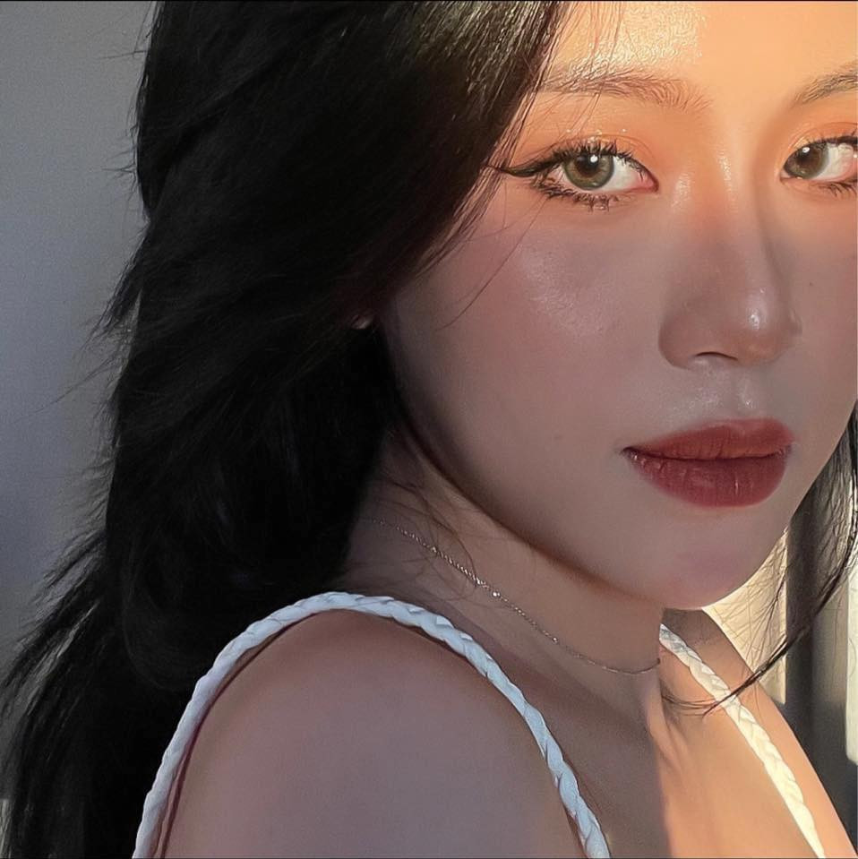 Quỳnh Thi sở hữu chiều cao 1m58, nặng 44kg.