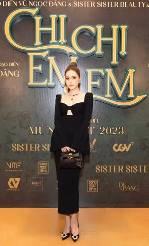 Nữ đại gia lắm tiền nhiều của cho biết chị em thương nhau là cùng giúp nhau phát triển và đó là điều ba mẹ cô mong muốn. Ngoài ra Di Băng còn hỏi ngược lại rằng nếu là em mình thì những người có ý kiến kia có đi theo như vậy không.