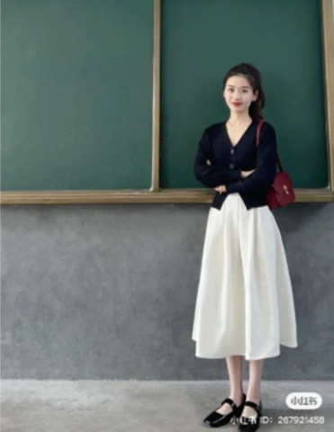 Đan Đan tiếp xúc hàng ngày với các em bé tiểu học nhiều nên tâm hồn cô cũng trẻ trung theo.