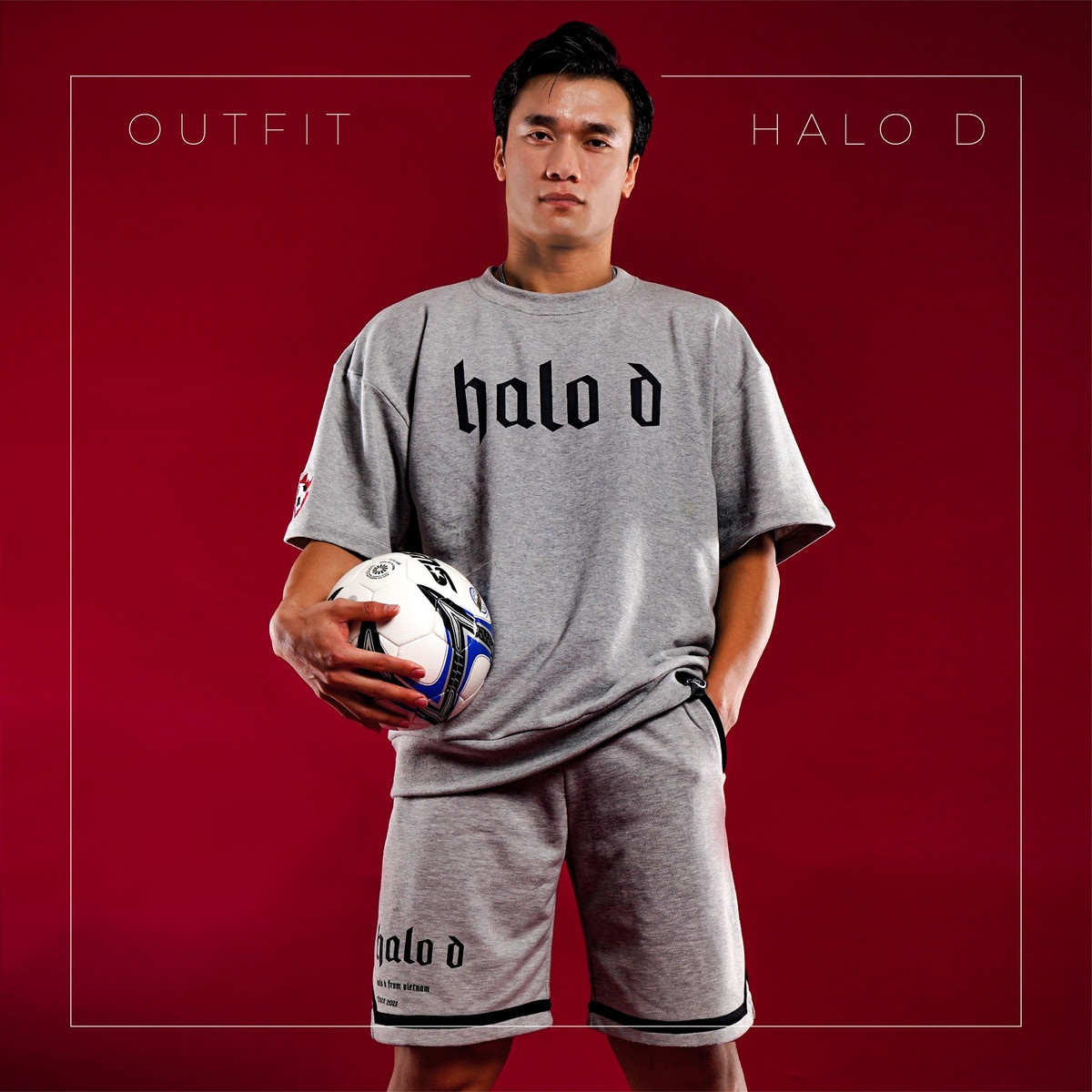 Hiện, Bùi Tiến Dũng vẫn đang tập trung xây dựng nhãn hàng thời trang riêng cho mình.