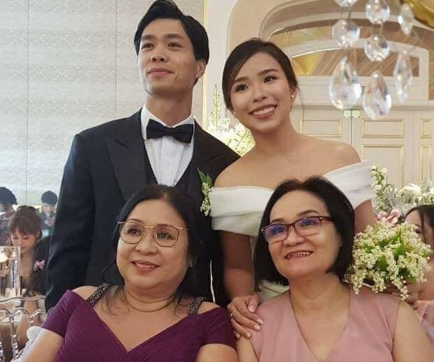 Dù đám cưới được bảo mật thông tin tối đa, nhưng người hâm mộ vẫn mong chờ những hình ảnh, khoảnh khắc trong ngày hạnh phúc của Công Phượng và Viên Minh.