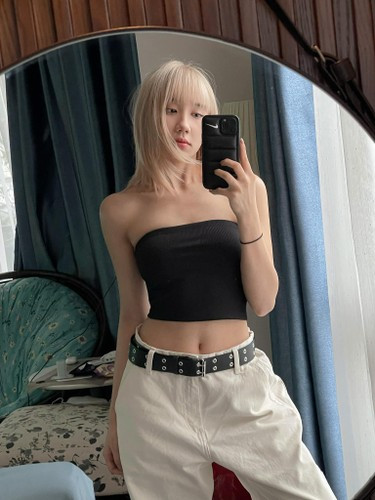 Mina Young là cái tên đình đám của làng streamer. Cùng với nhan sắc nổi bật, tính cách hòa đồng, thân thiện cùng vẻ đáng yêu trứ danh giúp cô thu về một lượng người hâm mộ hùng hậu.