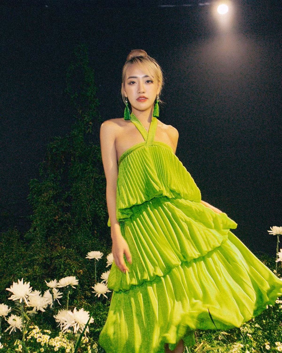 Những bộ cánh được Quỳnh Anh diện đều trở nên vô cùng đặc sắc và thu hút ánh mắt người xem.