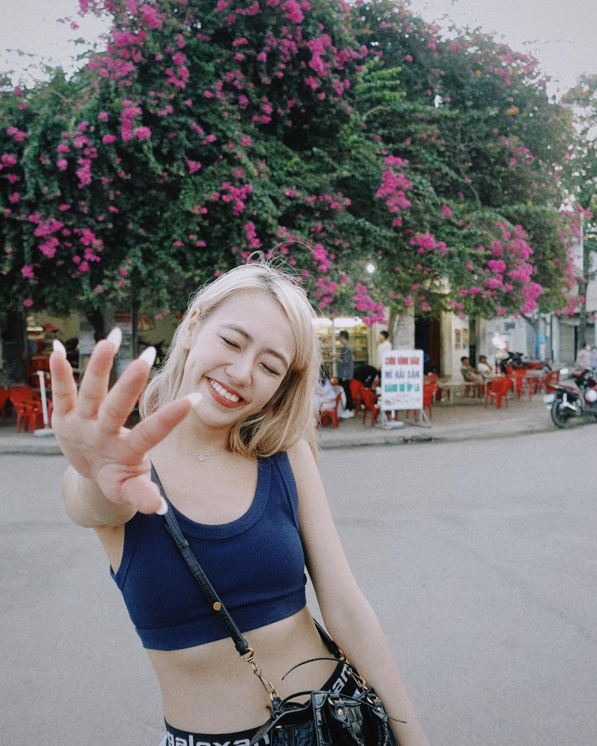 Phoanh Charmmie thu hút sự chú ý của dân mạng nhờ nụ cười toả nắng, làn da trắng cùng đôi mắt to tròn.