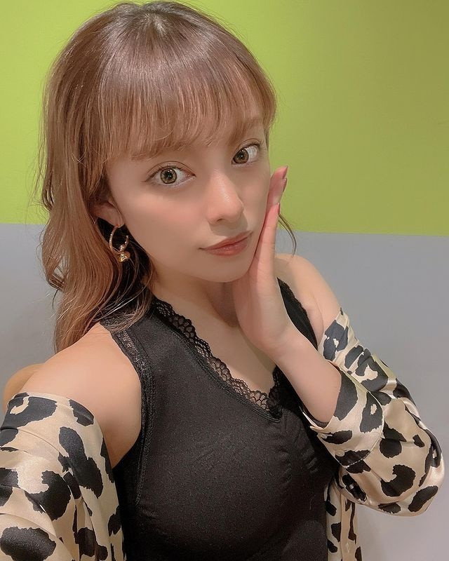 Sau khi loạt hình ảnh được lan truyền, Shono nhận nhiều lời khen ngợi ngoại hình trên mạng xã hội và lượng người theo dõi trang cá nhân cũng tăng vọt, từ khoảng 20.000 lên 97.000.