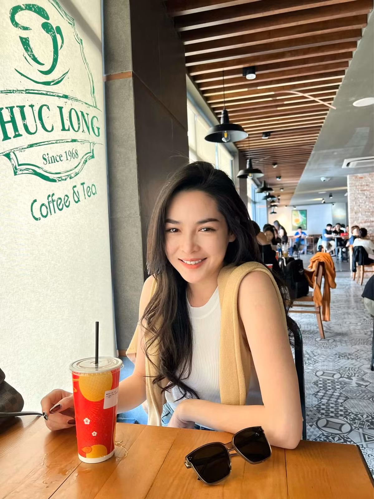 Thanh Quỳnh cho biết hiện tại đang áp dụng chế độ ăn kiêng. Buổi sáng và buổi trưa, cô ăn bình thường nhưng hạn chế tinh bột và chất béo, đường và dầu mỡ.