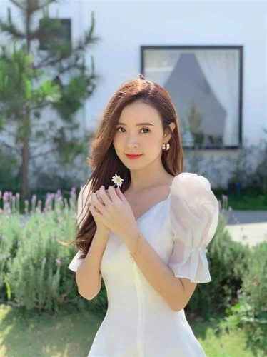 Midu còn khiến mọi người ngưỡng mộ khi sở hữu vô số bất động sản, cửa hàng thời trang,... Cô được mệnh danh là "đại gia ngầm" của làng giải trí Việt.