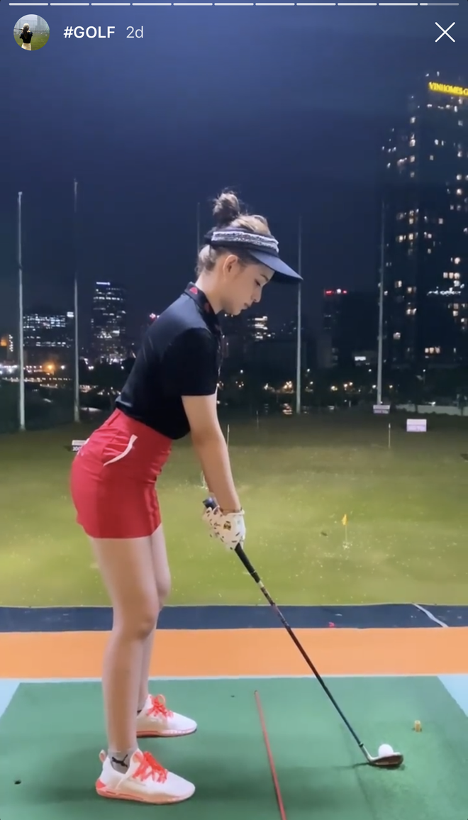 Một gương mặt gái xinh khác thời gian gần đây cũng thường xuyên xuất hiện tại sân golf đó chính là Khánh Hà - bạn gái của thiếu gia Phan Hoàng.