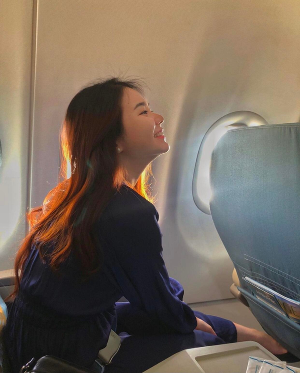 Mặc dù xuất sắc vượt qua các kỳ thi ngay từ lần đầu nhưng vì các chuyến bay thực hành luôn ở trạng thái bị động nên thời gian học của Phụng gấp đôi so với bình thường.