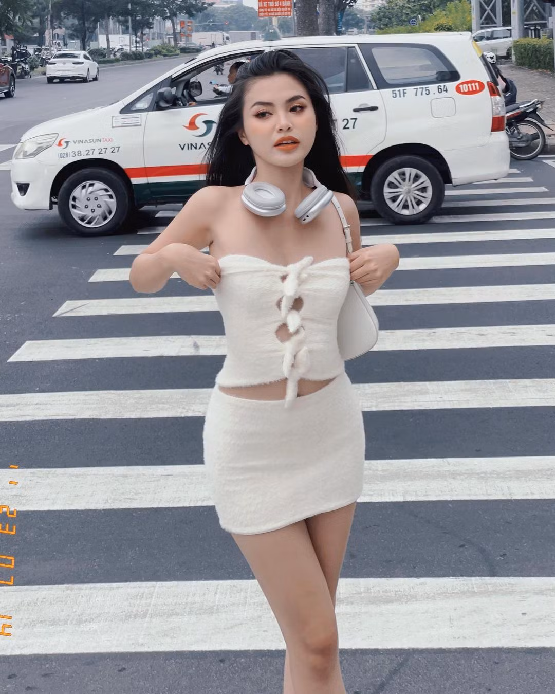 Hoàng Minh từng giành được rất nhiều thành tích thi đấu trong những cuộc thi quy mô. Cô giành giải 3 duyên dáng áo dài năm 2020, giải nhì thi PROM do trường Đại học tổ chức 2021.