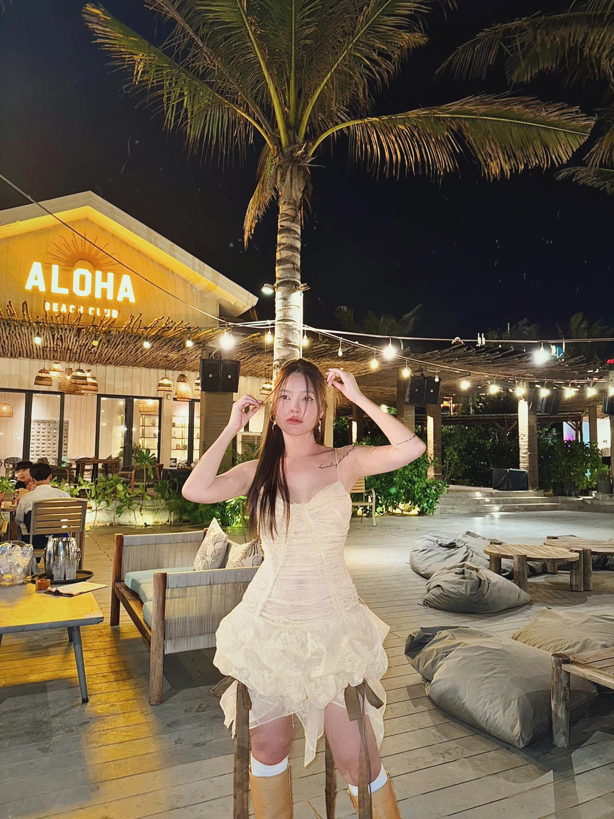 Sau đó, quản lý của cặp đôi xác nhận với chúng tôi rằng thông tin này chưa chính xác, Lucie Nguyễn không mang thai.