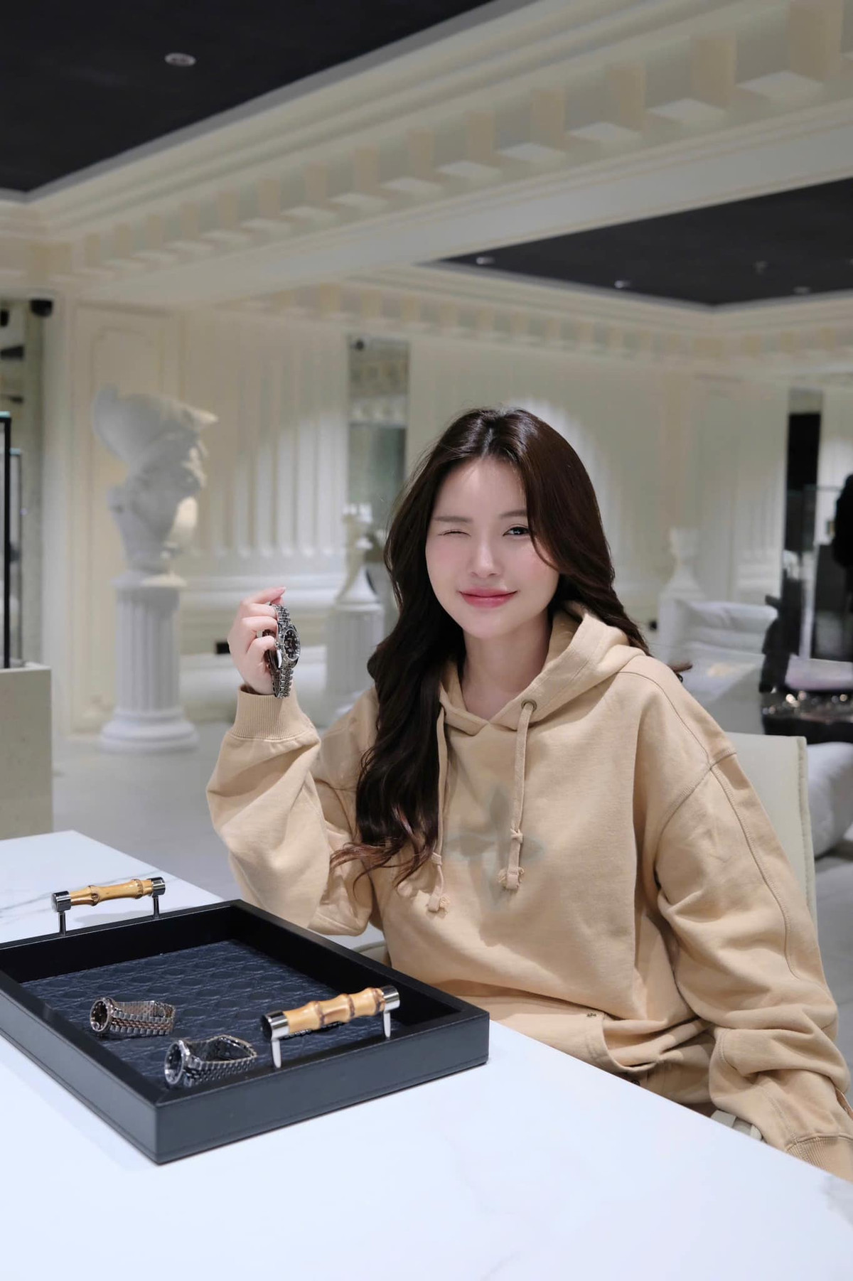 Lucie Nguyễn có tên đầy đủ là Nguyễn Phương Dung, sinh năm 1989. Cô từng được biết đến với vai trò nhiếp ảnh gia, sở hữu thương hiệu thời trang và là bạn thân của nhiều nghệ sĩ nổi tiếng như Ninh Dương Lan Ngọc, Kỳ Duyên, Minh Triệu,...