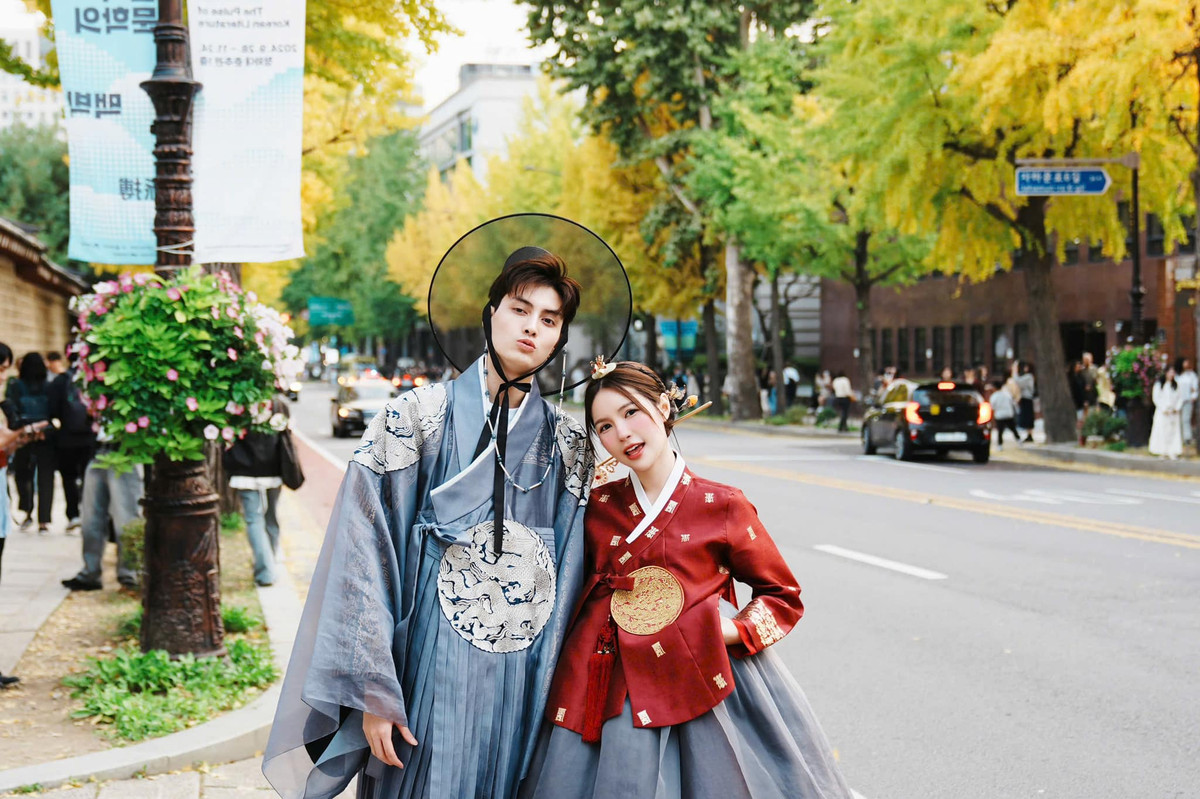 Lucie nhận nhiều sự yêu mến bởi vẻ ngoài xinh đẹp, bên trong giỏi giang và thường được gọi là “phú bà”.