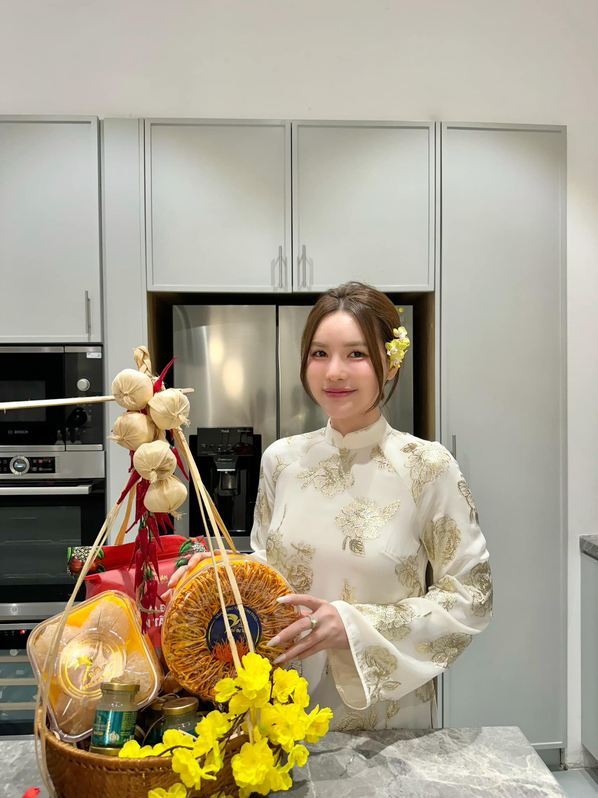 Nhưng không dừng lại ở thông tin này, vợ chồng Tuấn Dương còn khiến netizen bàn tán xôn xao với nghi vấn Lucie Nguyễn đang mang lần thứ 3.